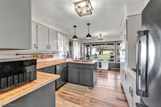 1332 Shanabrook Drive, Akron, OH 44313