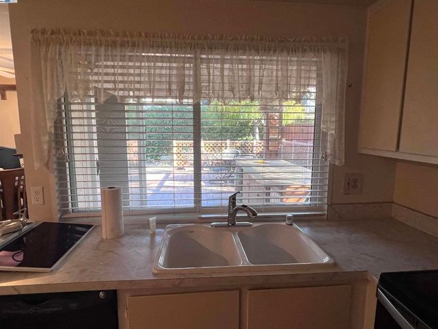 1222 Murdell Ln, Livermore, CA 94550