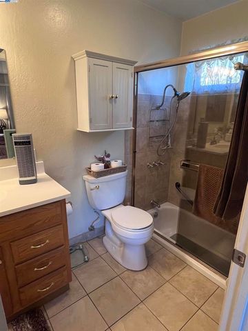 1222 Murdell Ln, Livermore, CA 94550