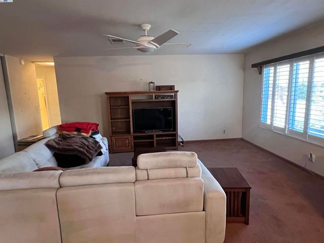 1222 Murdell Ln, Livermore, CA 94550