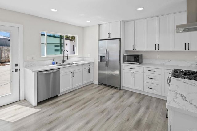 527 Mynah Place, Vista, CA 92083