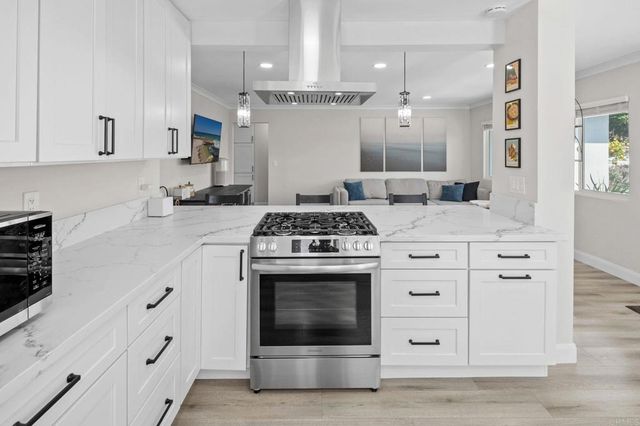 527 Mynah Place, Vista, CA 92083