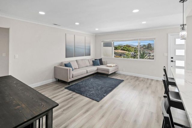 527 Mynah Place, Vista, CA 92083