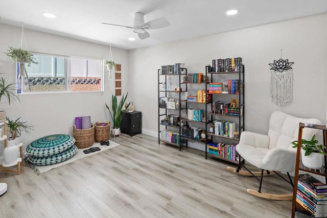 527 Mynah Place, Vista, CA 92083