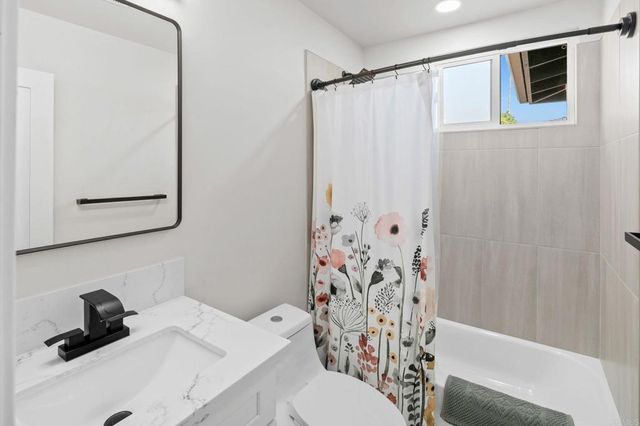 527 Mynah Place, Vista, CA 92083