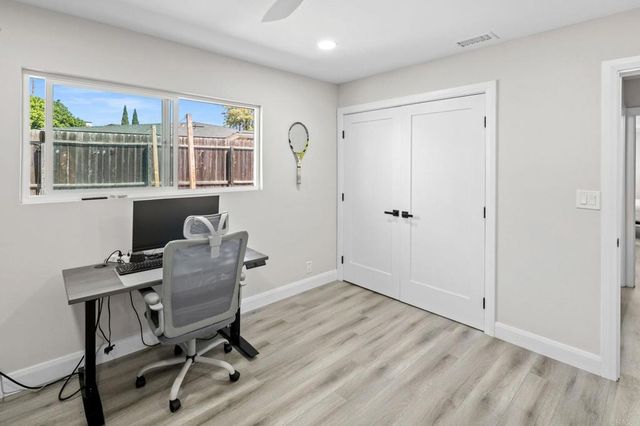 527 Mynah Place, Vista, CA 92083