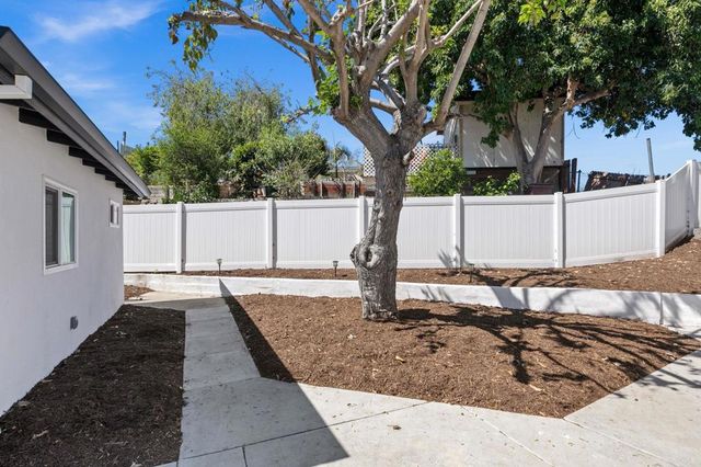 527 Mynah Place, Vista, CA 92083