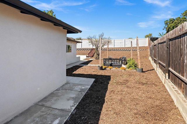 527 Mynah Place, Vista, CA 92083