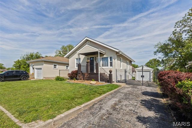 3209 Louisiana Drive, East St Louis, IL 62205