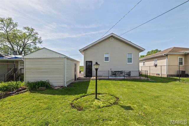 3209 Louisiana Drive, East St Louis, IL 62205