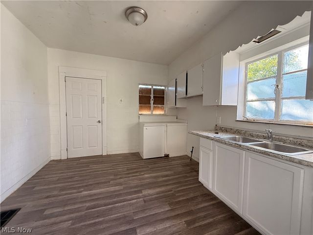 12344 Ashbury Avenue, Cleveland, OH 44106