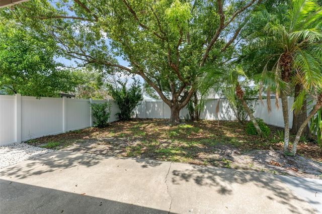 2458 LONG MEADOW WAY, Orlando, FL 32817