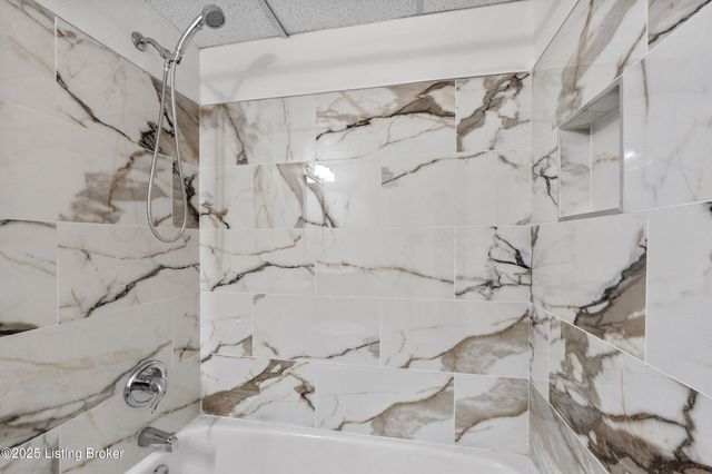 246 El Conquistador Pl, Louisville, KY 40220