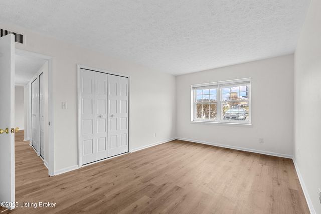 246 El Conquistador Pl, Louisville, KY 40220