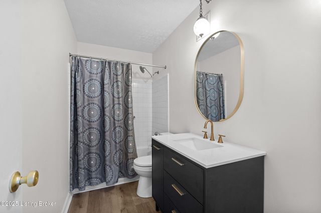 246 El Conquistador Pl, Louisville, KY 40220