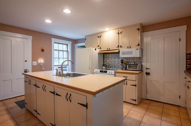 12 Milford Street, Brookline, NH 03033
