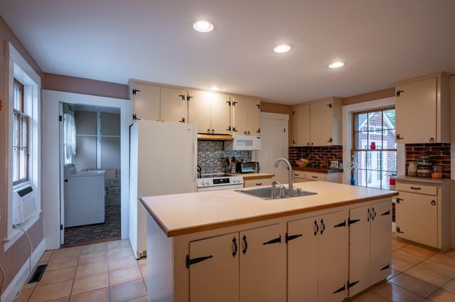 12 Milford Street, Brookline, NH 03033