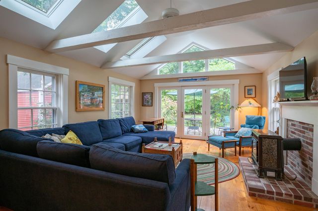 12 Milford Street, Brookline, NH 03033