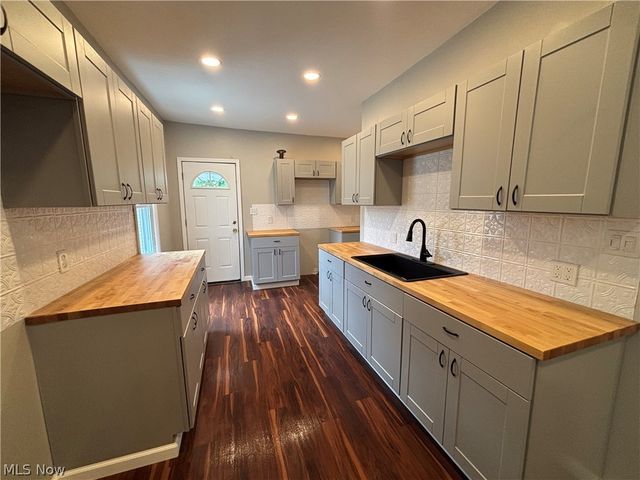 911 May Street, East Liverpool, OH 43920
