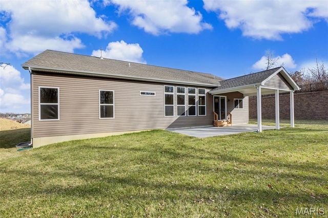 1060 Morgan Meadow Drive, Wentzville, MO 63385