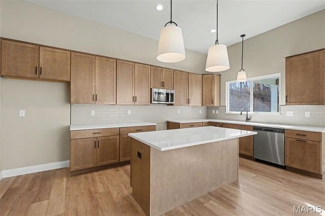 1060 Morgan Meadow Drive, Wentzville, MO 63385