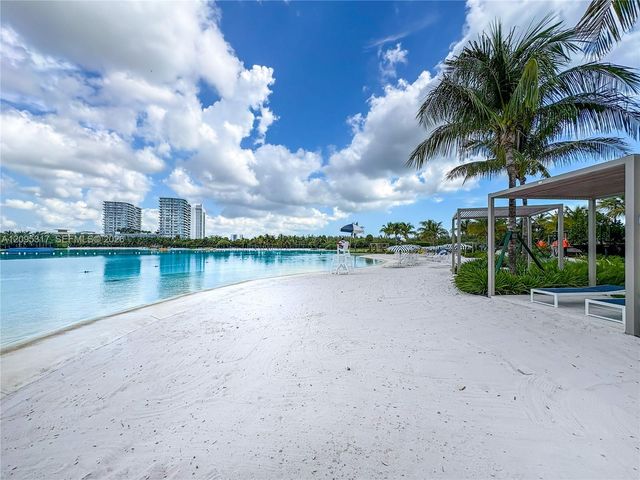 2411 Laguna Circle 906, North Miami Beach, FL 33181