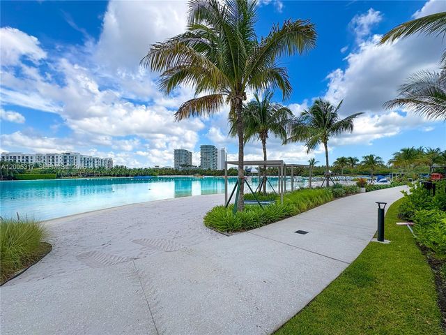 2411 Laguna Circle 906, North Miami Beach, FL 33181
