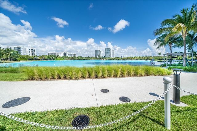 2411 Laguna Circle 906, North Miami Beach, FL 33181