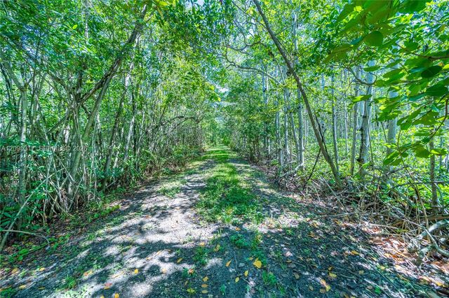 2411 Laguna Circle 906, North Miami Beach, FL 33181