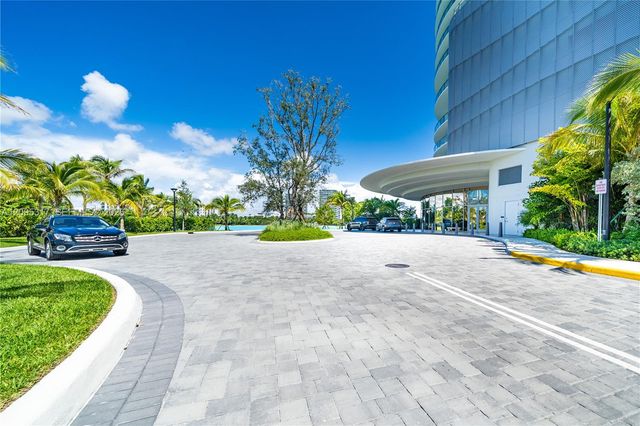 2411 Laguna Circle 906, North Miami Beach, FL 33181