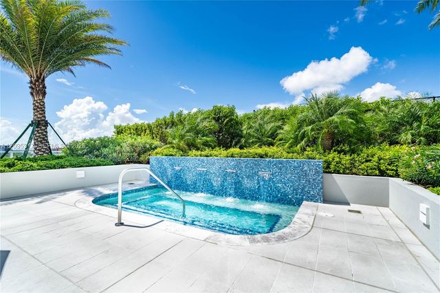 2411 Laguna Circle 906, North Miami Beach, FL 33181