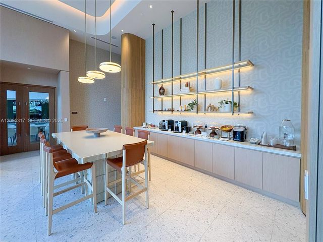 2411 Laguna Circle 906, North Miami Beach, FL 33181