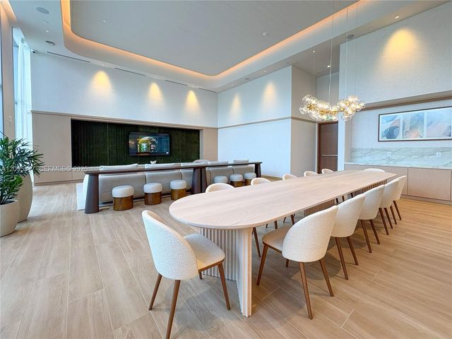 2411 Laguna Circle 906, North Miami Beach, FL 33181