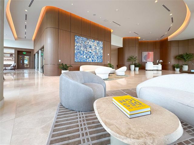 2411 Laguna Circle 906, North Miami Beach, FL 33181