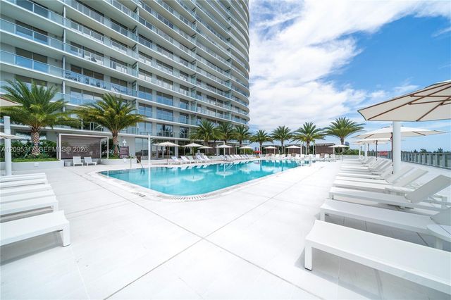 2411 Laguna Circle 906, North Miami Beach, FL 33181