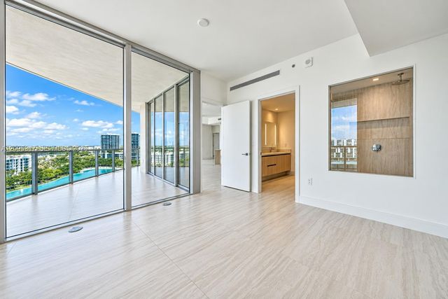 2411 Laguna Circle 906, North Miami Beach, FL 33181
