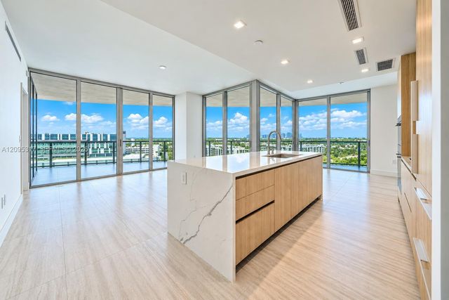 2411 Laguna Circle 906, North Miami Beach, FL 33181