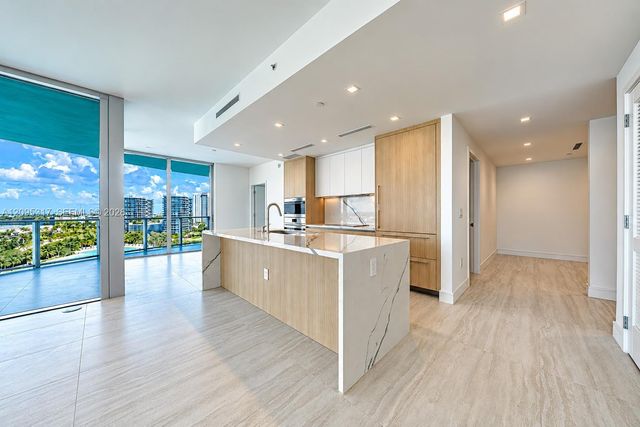 2411 Laguna Circle 906, North Miami Beach, FL 33181