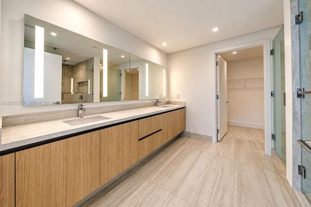 2411 Laguna Circle 906, North Miami Beach, FL 33181