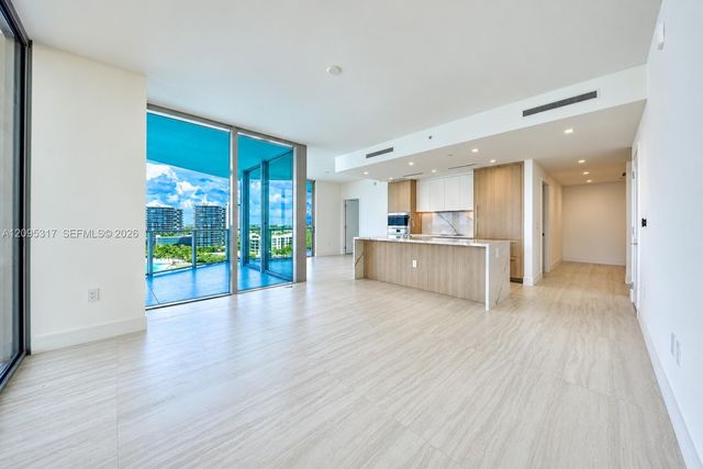 2411 Laguna Circle 906, North Miami Beach, FL 33181