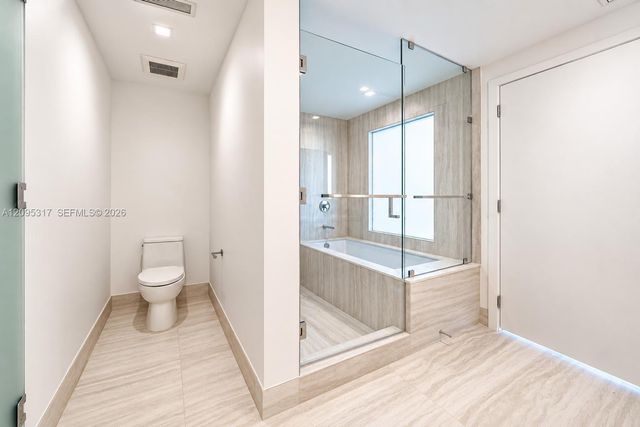 2411 Laguna Circle 906, North Miami Beach, FL 33181