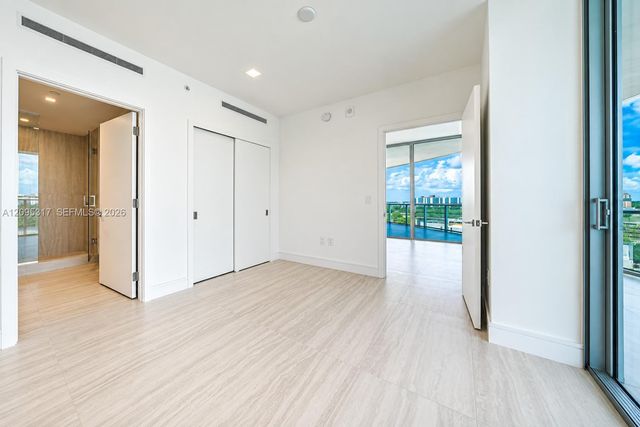 2411 Laguna Circle 906, North Miami Beach, FL 33181