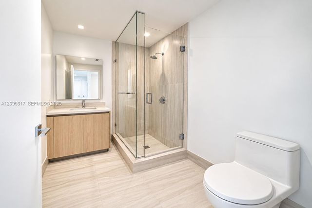 2411 Laguna Circle 906, North Miami Beach, FL 33181