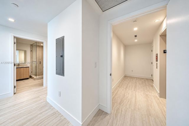 2411 Laguna Circle 906, North Miami Beach, FL 33181