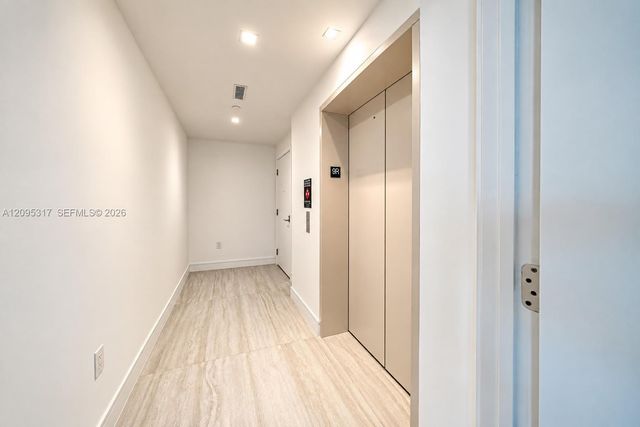 2411 Laguna Circle 906, North Miami Beach, FL 33181