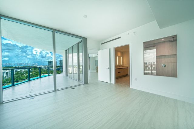 2411 Laguna Circle 906, North Miami Beach, FL 33181