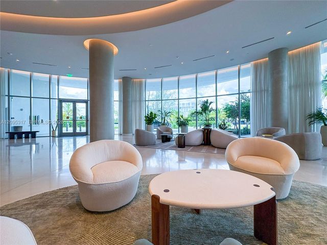 2411 Laguna Circle 906, North Miami Beach, FL 33181