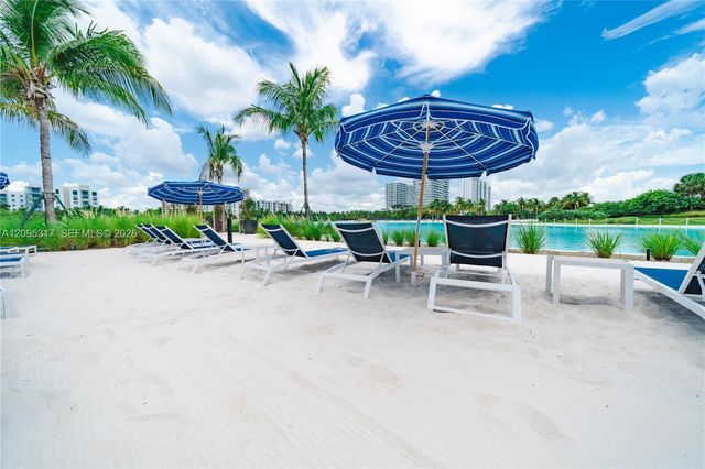 2411 Laguna Circle 906, North Miami Beach, FL 33181