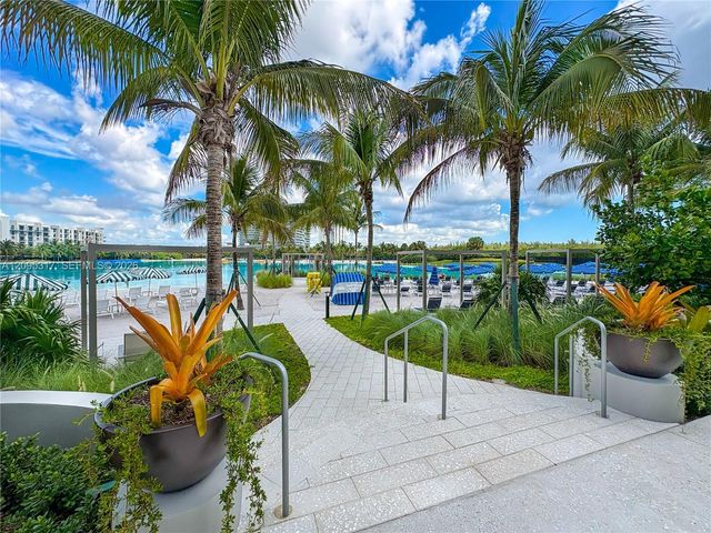 2411 Laguna Circle 906, North Miami Beach, FL 33181