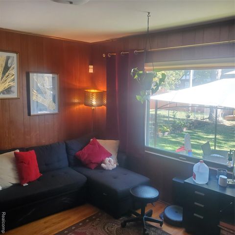 16214 Shaftsbury Avenue, Detroit, MI 48219